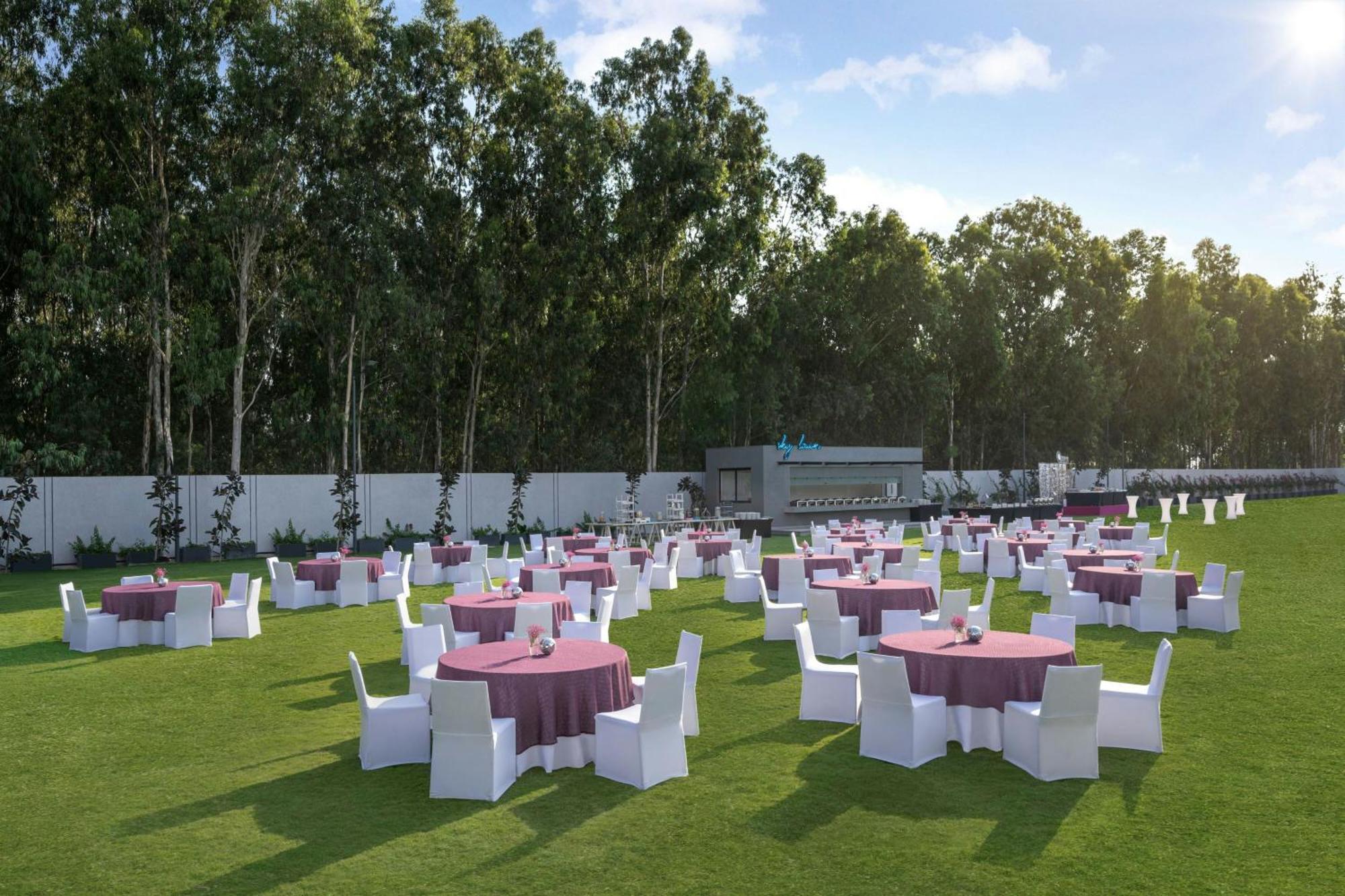 Moxy Bengaluru Airport Prestige Tech Cloud Hotel Devanahalli Buitenkant foto