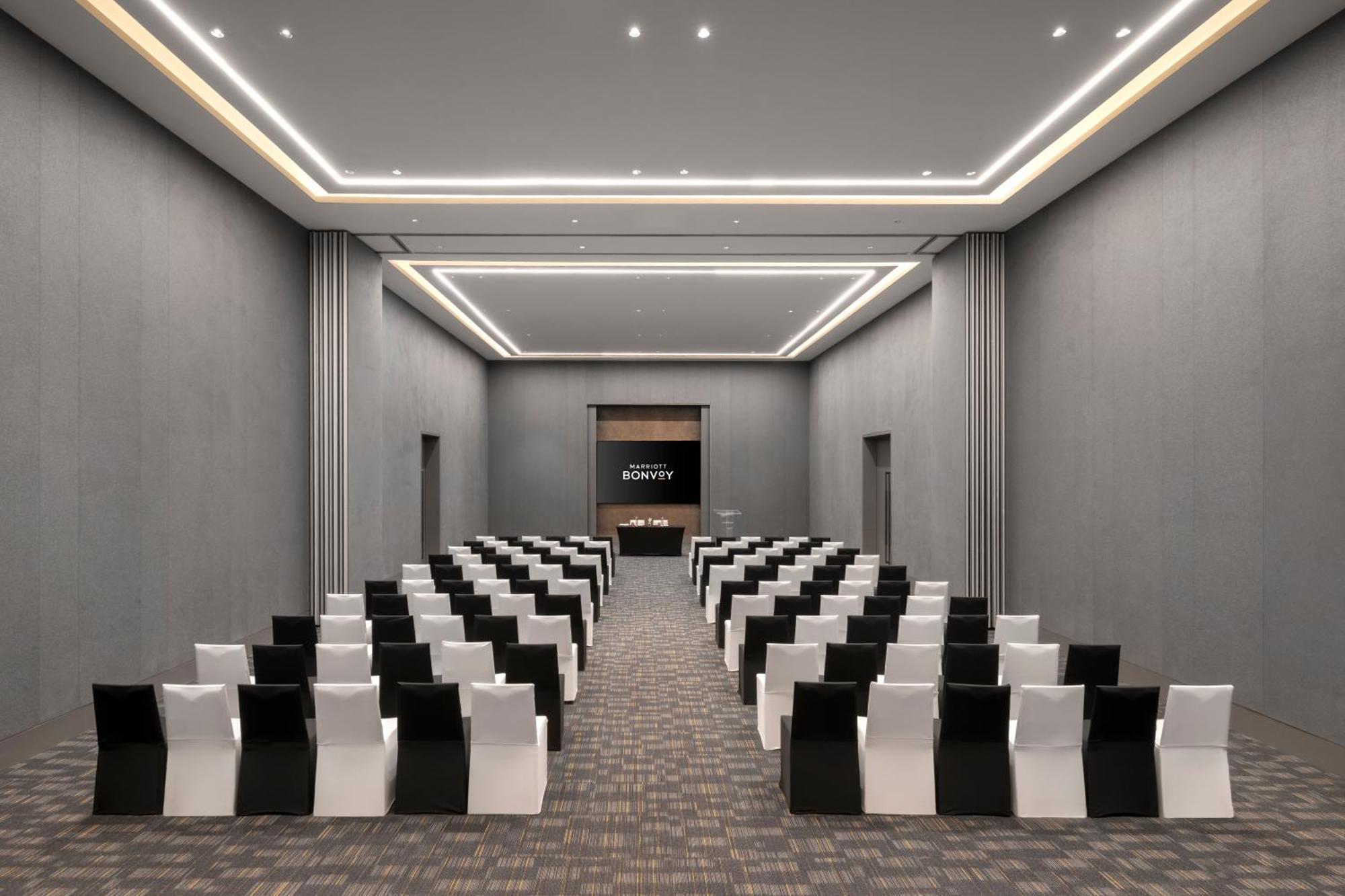 Moxy Bengaluru Airport Prestige Tech Cloud Hotel Devanahalli Buitenkant foto
